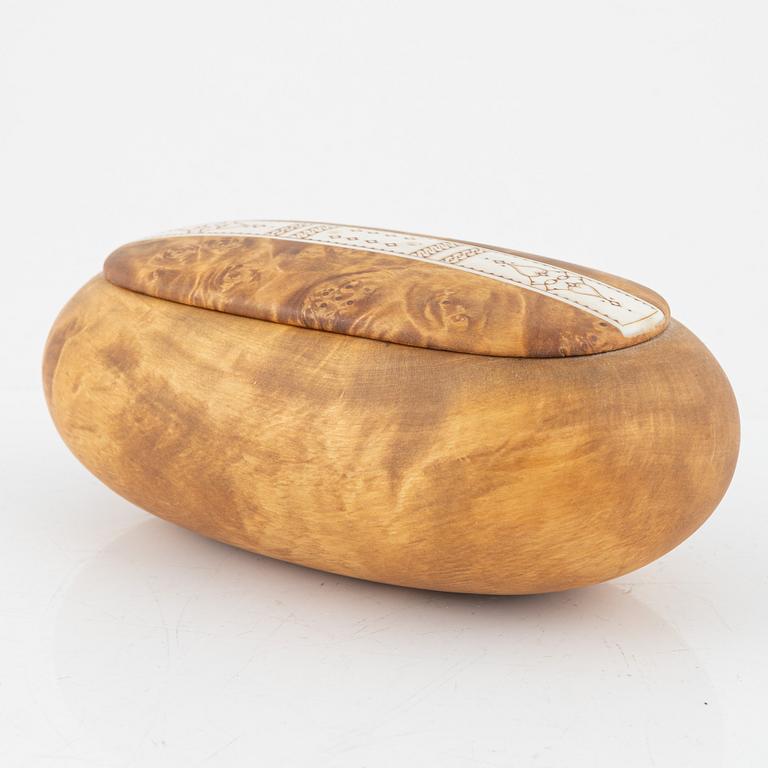 Thore Sunna, a birch box with lid, signed.