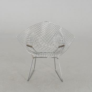 A HARRY BERTOIA DIAMOND CHAIR.