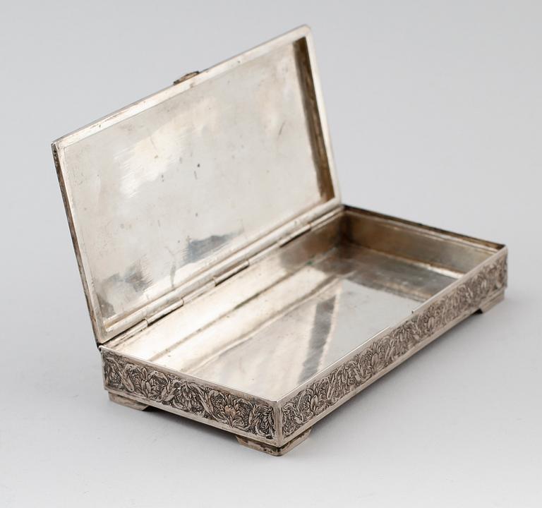 DOSA, silver, sannolikt 1900-tal. Vikt ca 297 g.