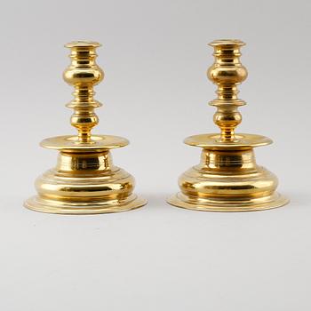 LJUSSTAKAR, 1 par, mässing, barockstil, 1900-tal.