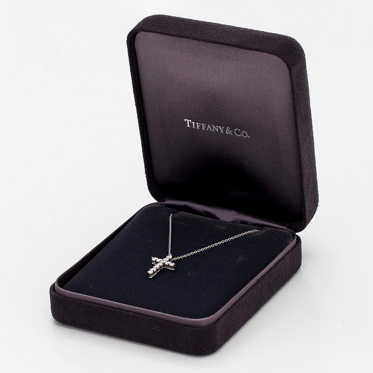 Tiffany & Co, halsband, kors, platina och briljantslipade diamanter.