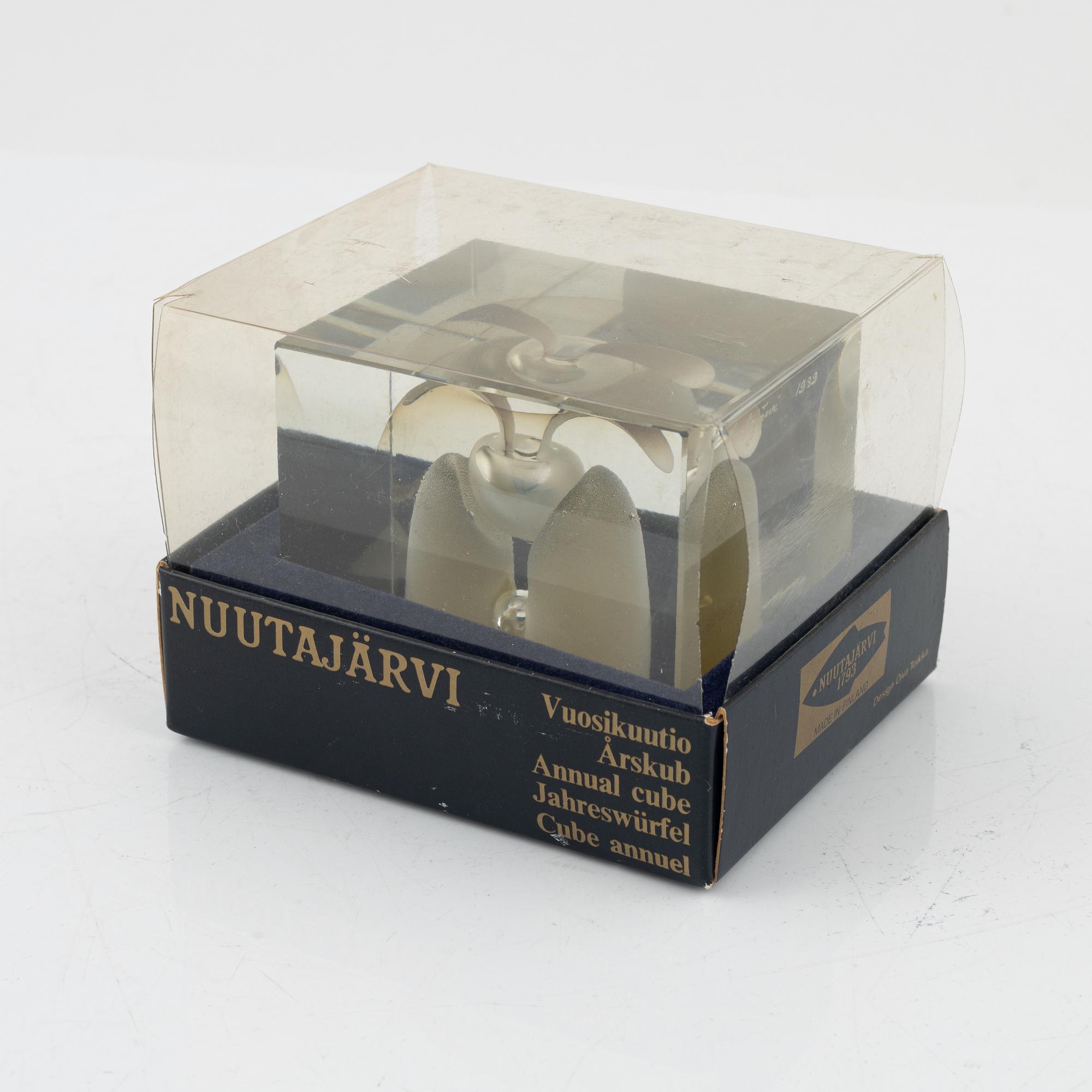 Oiva Toikka, Årskub Sign. Oiva Toikka, Nuutajärvi 1989, 927/2000.