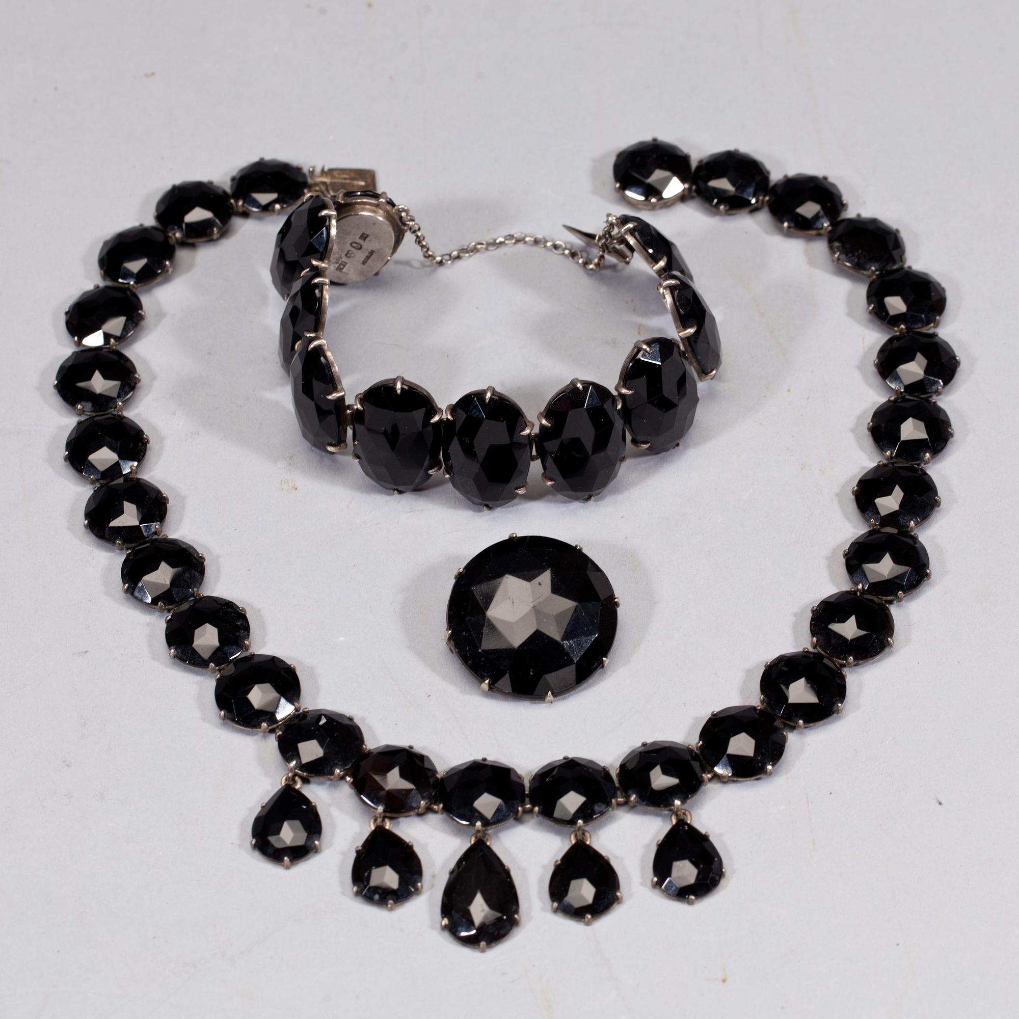 GARNITYR, 3 delar. delvis silver. Carl Wilhelm Täckholm, Stockholm 1800/1900-tal.