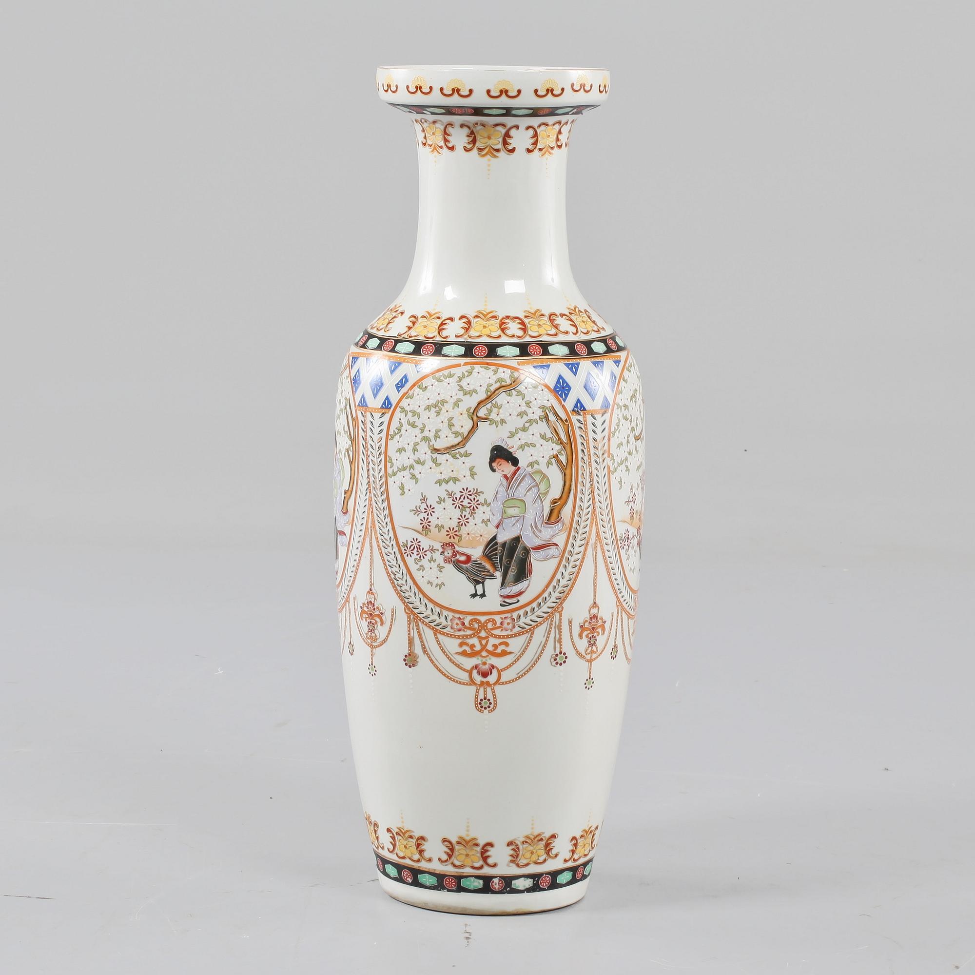 GOLVVAS, porslin, Kina, 1900-tal.