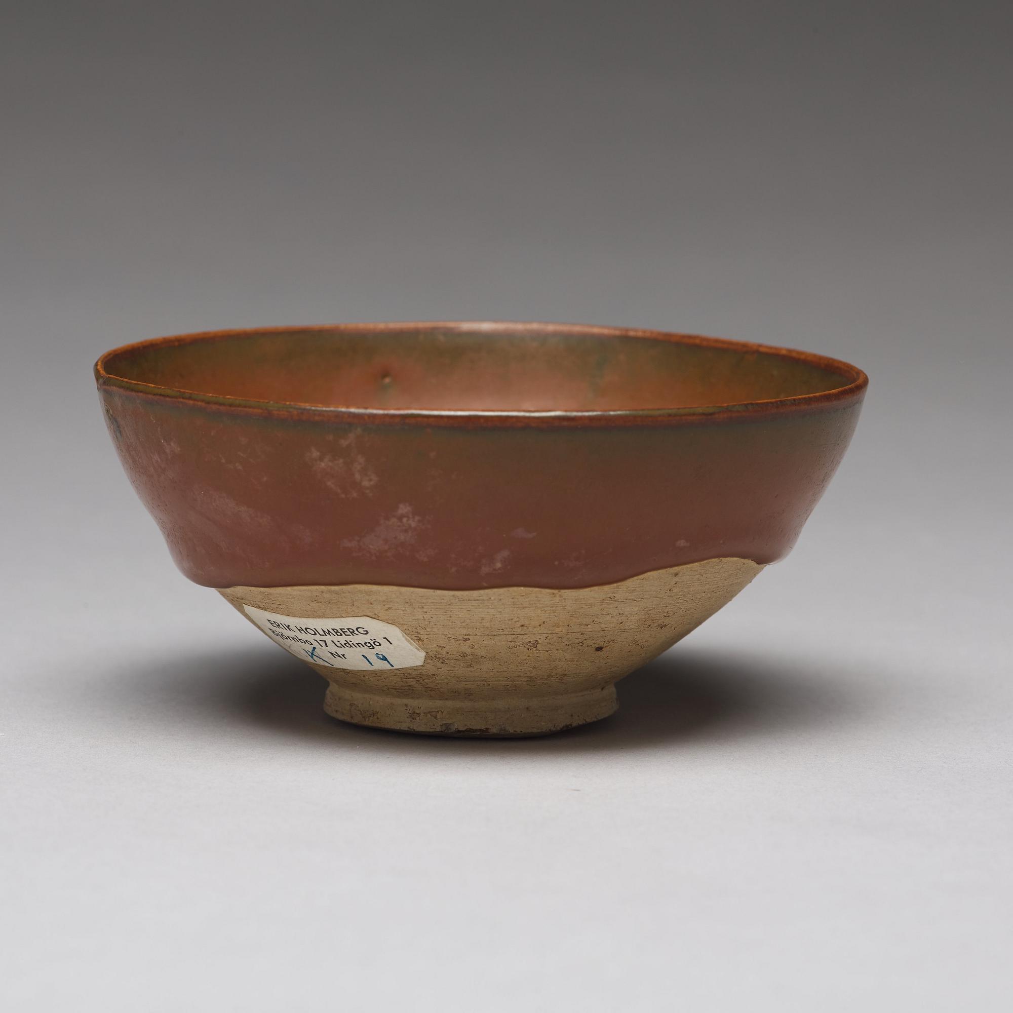 A brown glazed temmoku bowl, Henan, Song dynasty (960-1279).