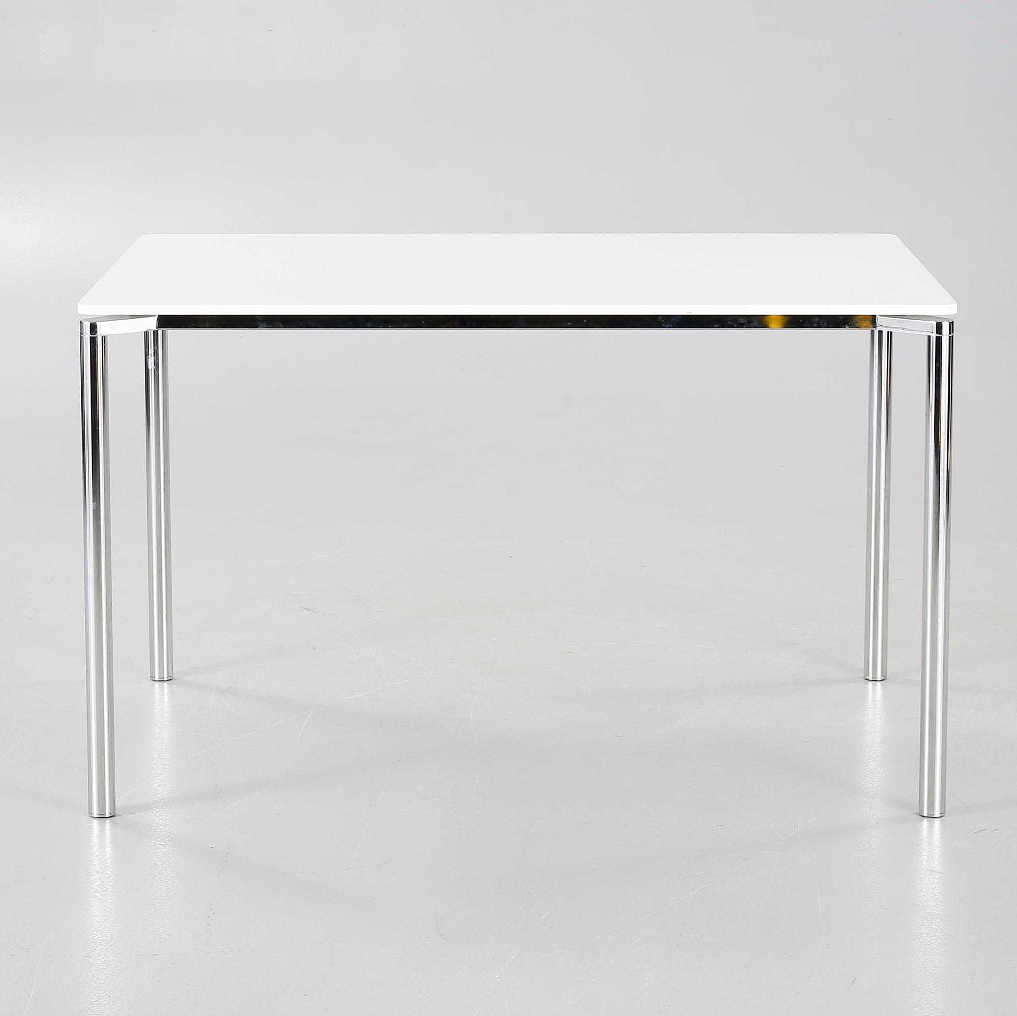 A "Plano" table, deisgned by Pelikan Design (Niels Gammelgaard og Lars Mathiesen) for Fritz Hansen, made 2004.