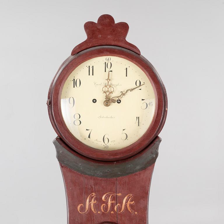 A grandfather clock by Carl Lindbergh in Söderberke, dated 1821.