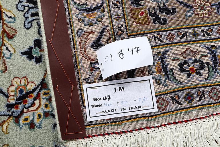 A carpet, Kashan, signed Fani, ca 420 x 300 cm.