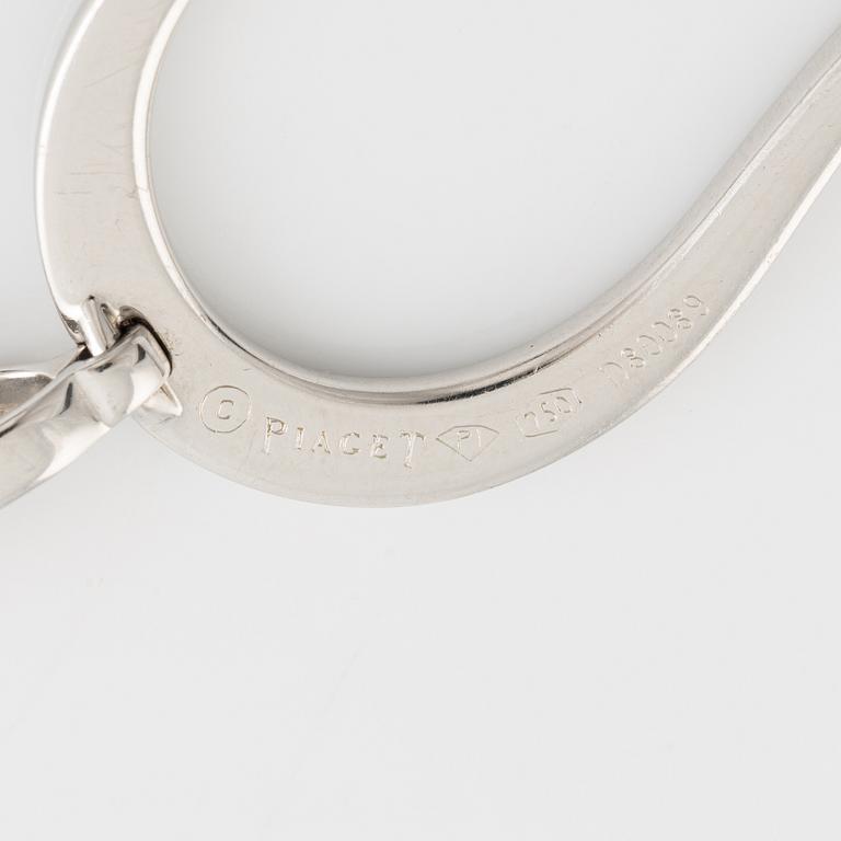 Piaget, 18K white gold and brilliant cut diamond heart necklace.