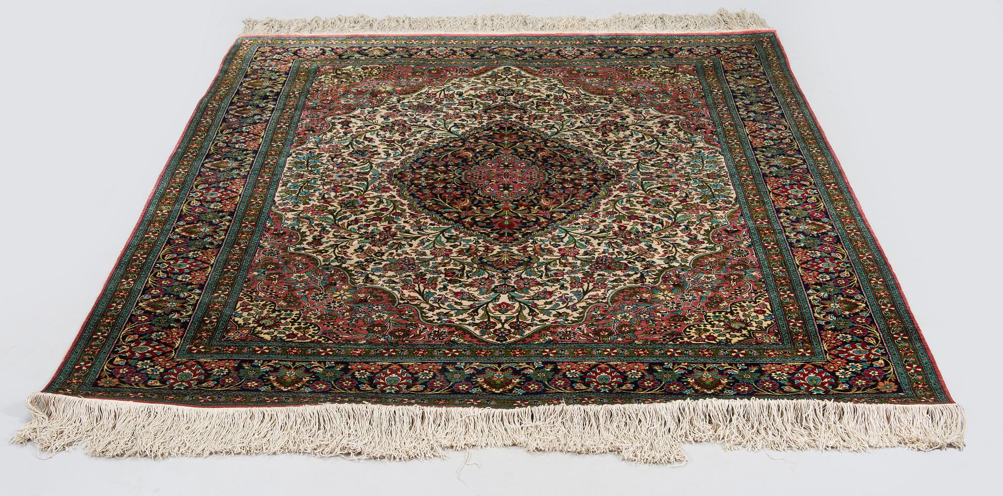 Matta, silke Ghom, centrala Persien, ca 205 x 145 cm.