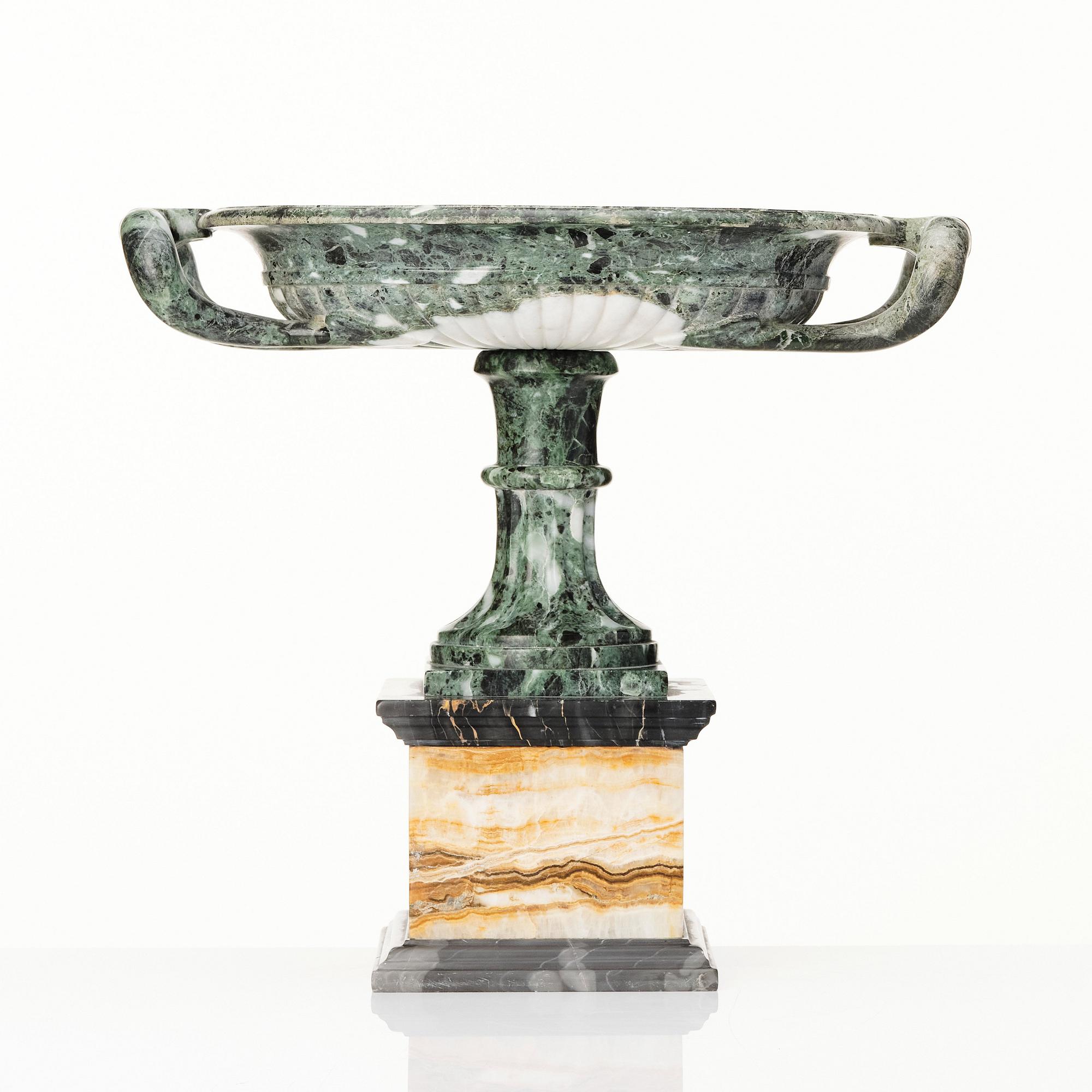 A presumably Italian marble and onyx tazza, around year 1900.