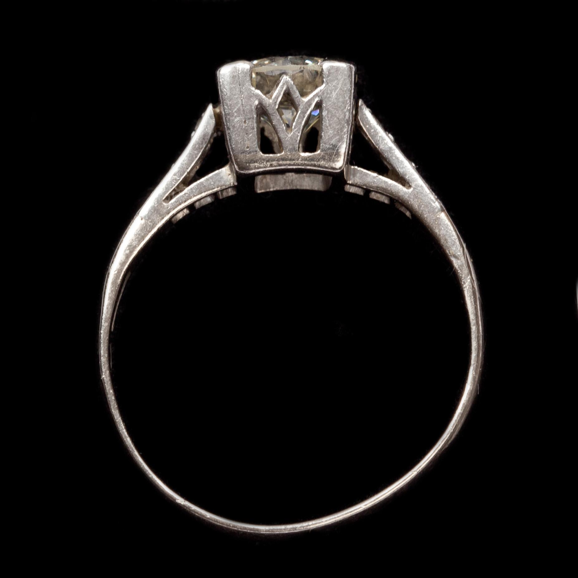 RING, 18k vitguld med briljantslipad diamanter, tot ca 0,96 ct. C G Hallberg, Stockholm 1973. Vikt ca 2,5 g.