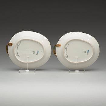 SALADIERER, ett par, porslin. "Flora Danica", Royal Copenhagen, Danmark, 1900-tal.
