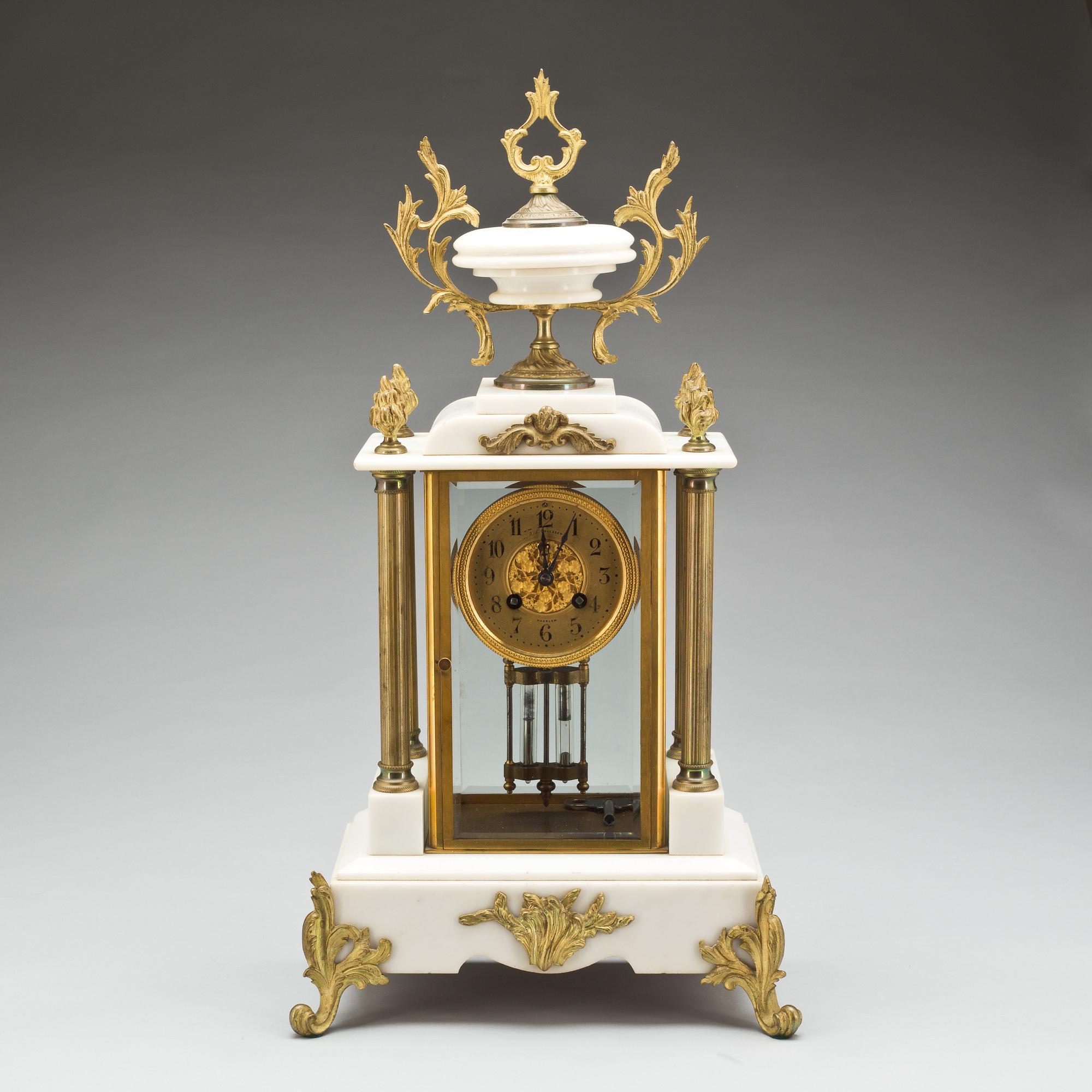 BORDSPENDYL, Empirestil, J.J. Driessen, Haarlem. 1900-talets första hälft.