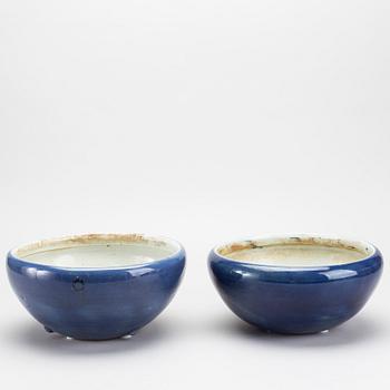 A PAIR OF  CHINESE  PORCELAIN BOWLS. QIANLONG (1736-95).