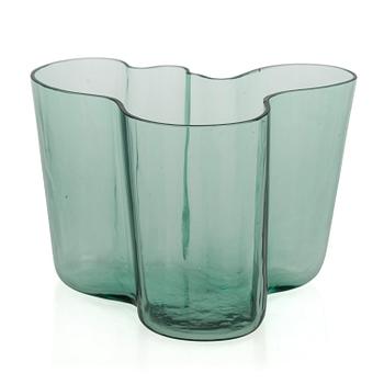 Alvar Aalto, A '9750' vase Karhula Glassworks in production 1937-1949.