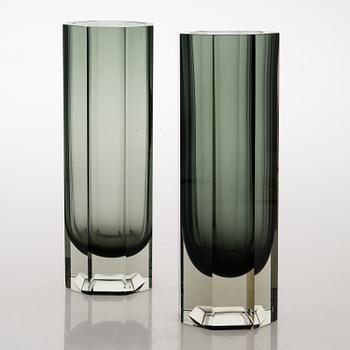 KAJ FRANCK, Two glass vases "Pilari". Signed Kaj Franck Nuutajärvi Notsjö -64.