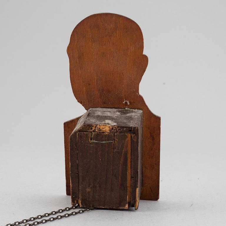 A wall clock bearing the portrait of Per Albin Hansson, first half of the 20th century.