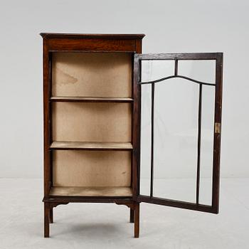 VITRINSKÅP, England, sent 1800-tal.