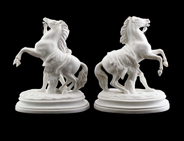 FIGURGRUPPER, 1 par, parian, Marlyhästarna, 1900-talets första hälft.