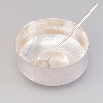 TAPIO WIRKKALA, bålskål samt slev, sterling silver, Kultakeskus, Tavastehus 1973.