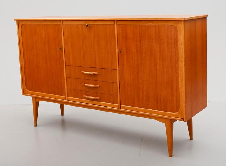 SIDEBOARD, med barskåp, 1960-tal.