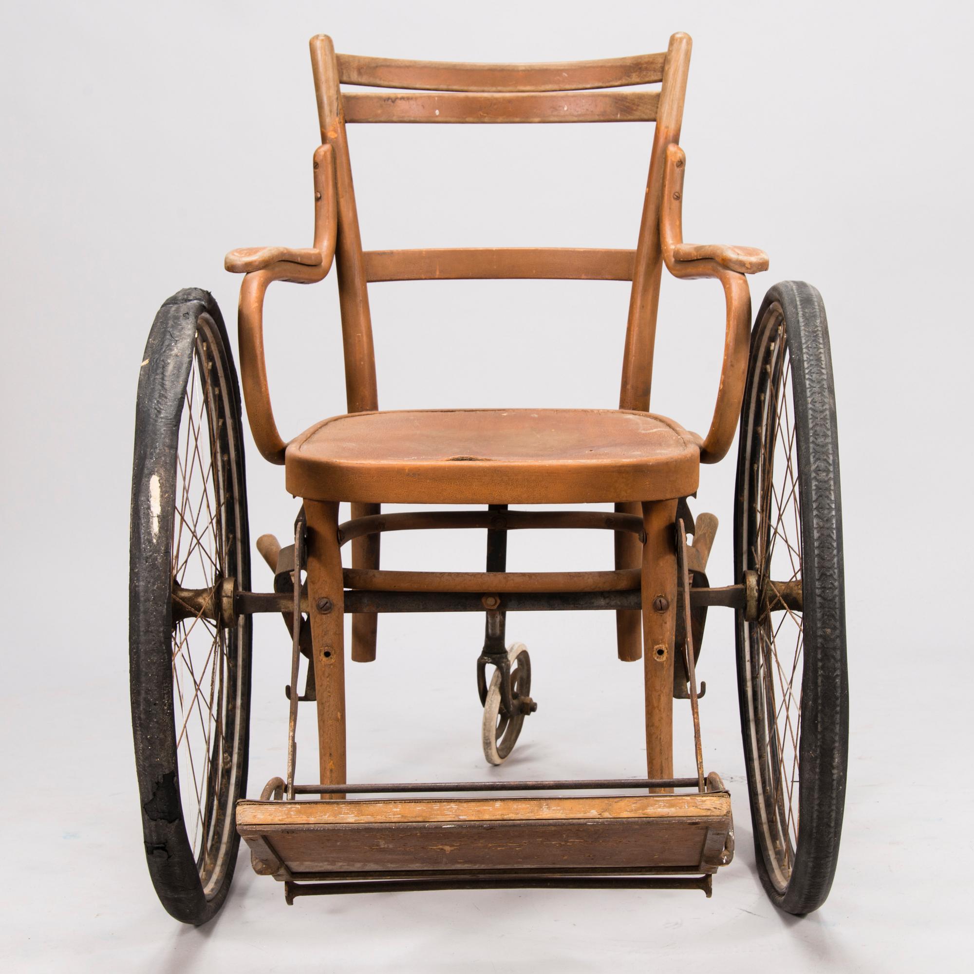 PYÖRÄTUOLI, 1900-luku.