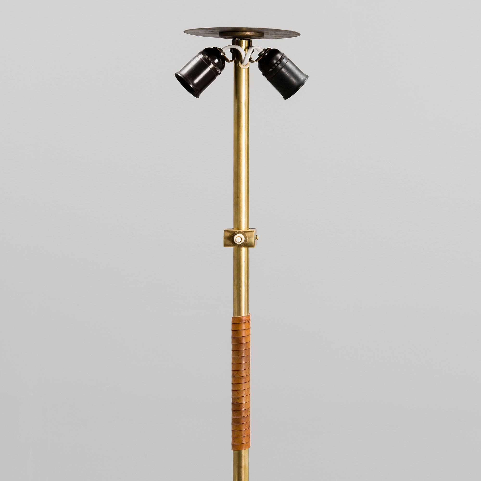 PAAVO TYNELL, GOLVLAMPA. Märkt Taito 5763.