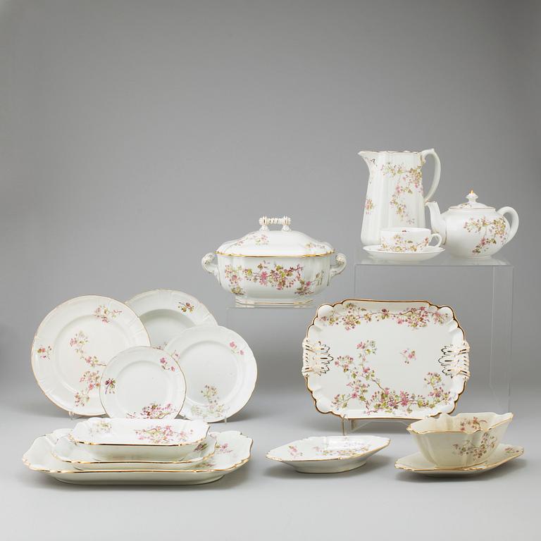 A 100-piece creamware dinner and tea service from Gustafsberg, early 20th Century.