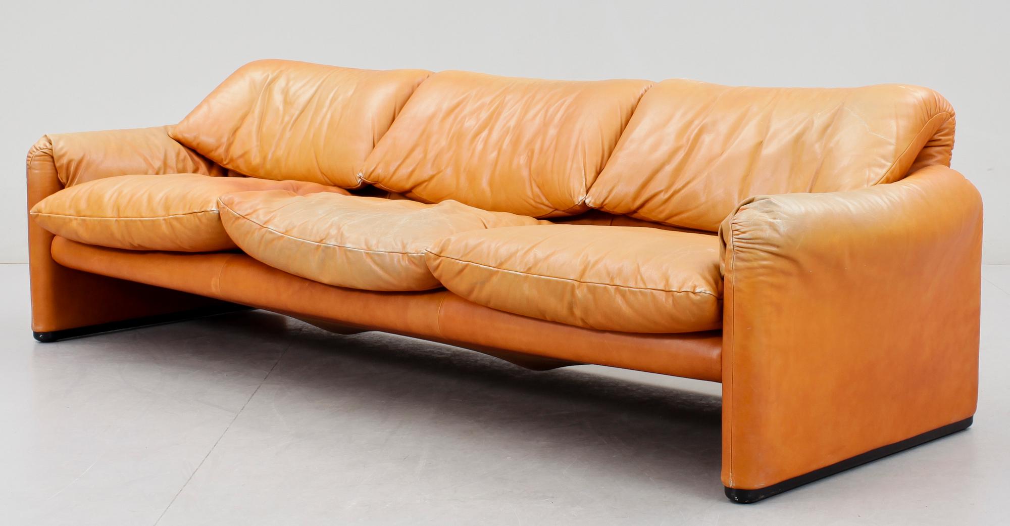 SOFFA, "Maralunga", Vico Magistretti för Cassina.