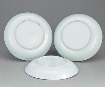 SKÅLFAT 3 st. Porslin, Kina, Qianlong (1736-1795).