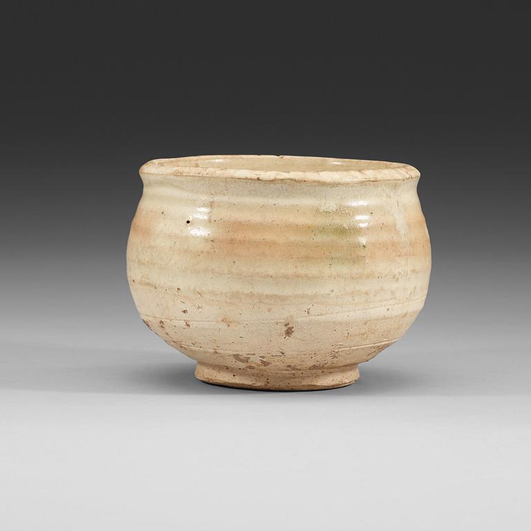 A white glazed pottery bowl, Tang dynasty (618-907).