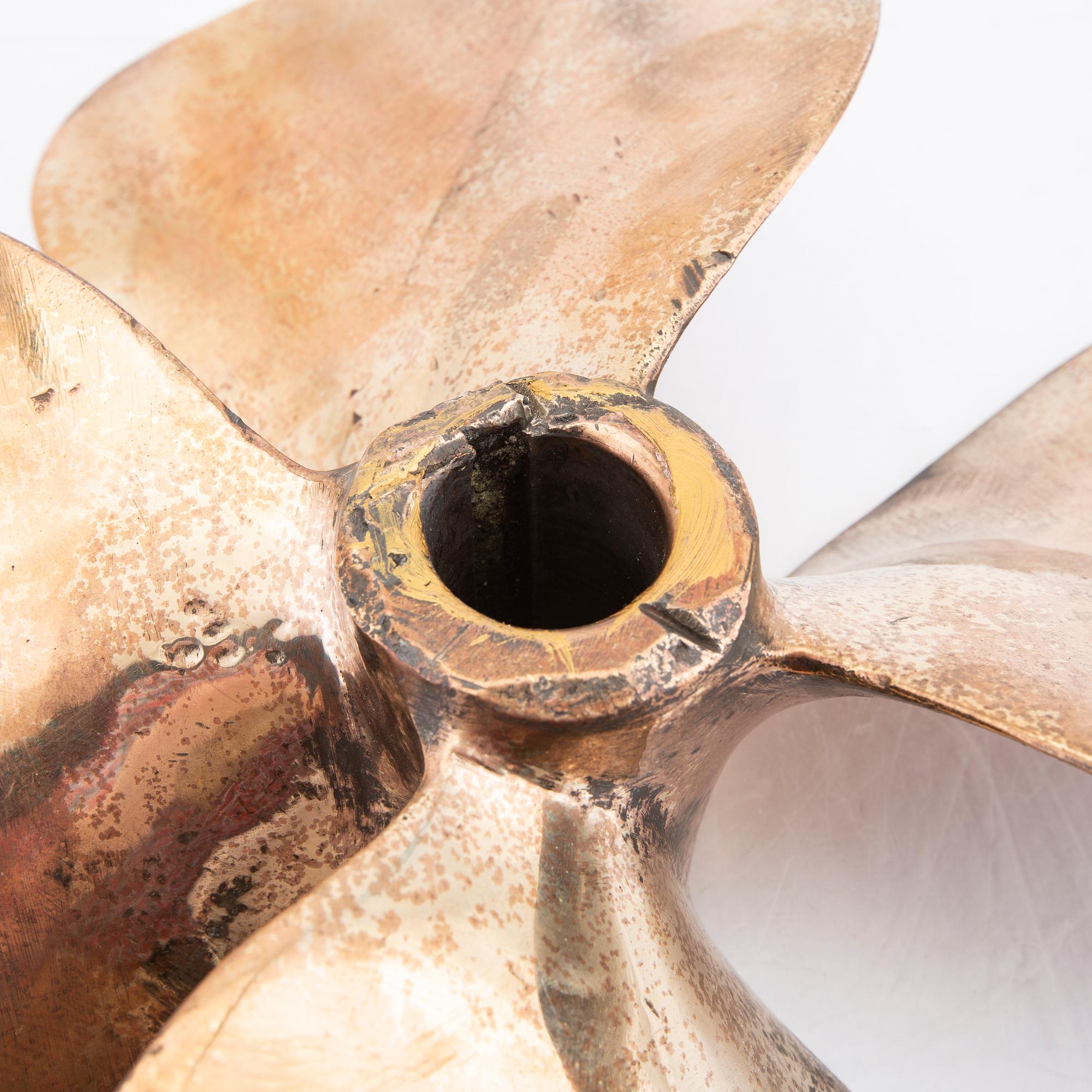 A boat propeller from the 1900s.
