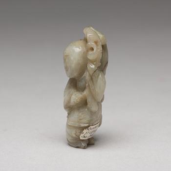 SKULPTURER, tre stycken, nefrit. Qingdynastin.