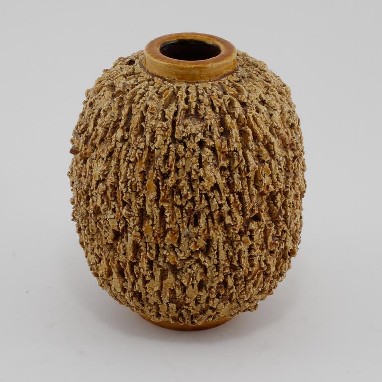 VAS, chamotterat stengods, Gunnar Nylund, Rörstrand, 1900-talets andra hälft.