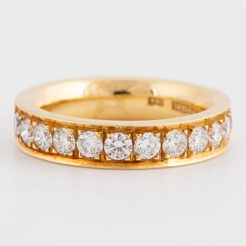 An half-eternity ca 1,20 ct brilliant-cut diamond ring.