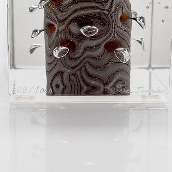 Oiva Toikka, an annual glass cube, 1979, signed Oiva Toikka, Nuutajärvi 1979, numbered 608/1000.