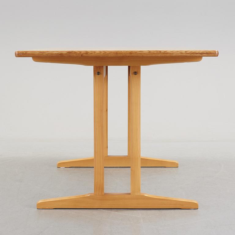 A SHAKER MODELL C18, dining table by Børge Mogensen.