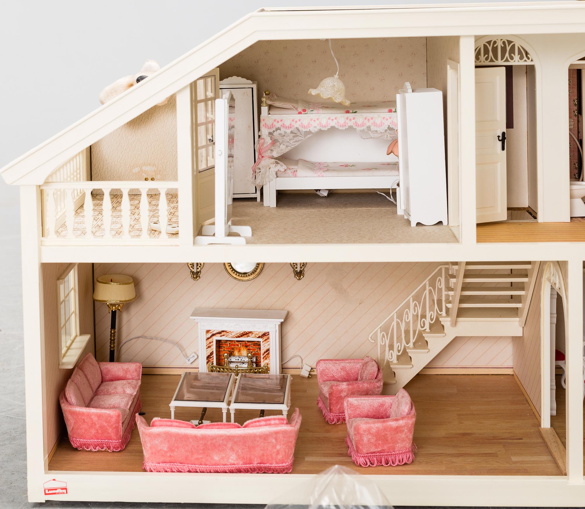 A 1980's Lundby dollhouse.