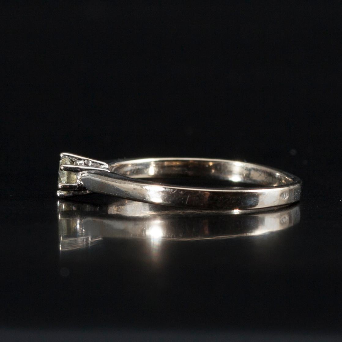 RING, 18K vitguld, briljantslipad diamant 0,17 ct. Gassan. Vikt 2,1 ct. Intyg.