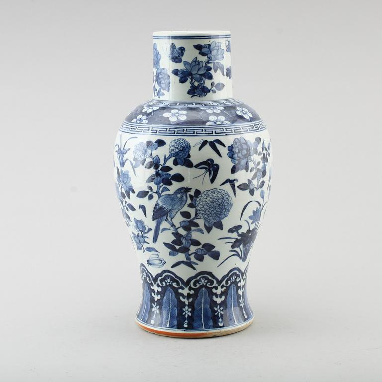VAS, porslin, Kina, troligen 1800-tal.