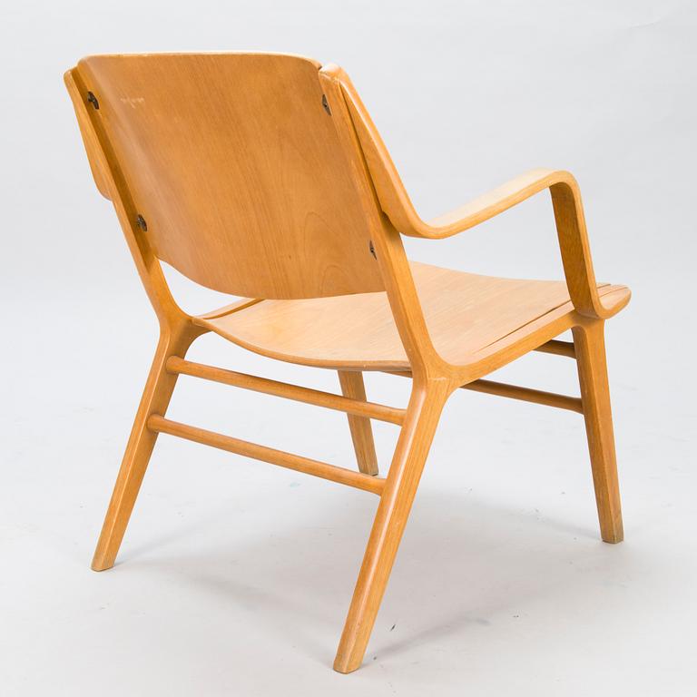 PETER HVIDT & ORLA MØLGAARD NIELSEN, karmstol, "Ax-stolen", Fritz Hansen, Danmark. Modellen formgiven 1950.