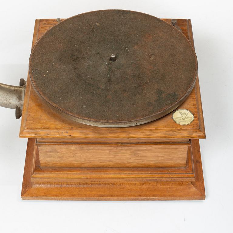 A gramophone, early 20th century, U.S.A.