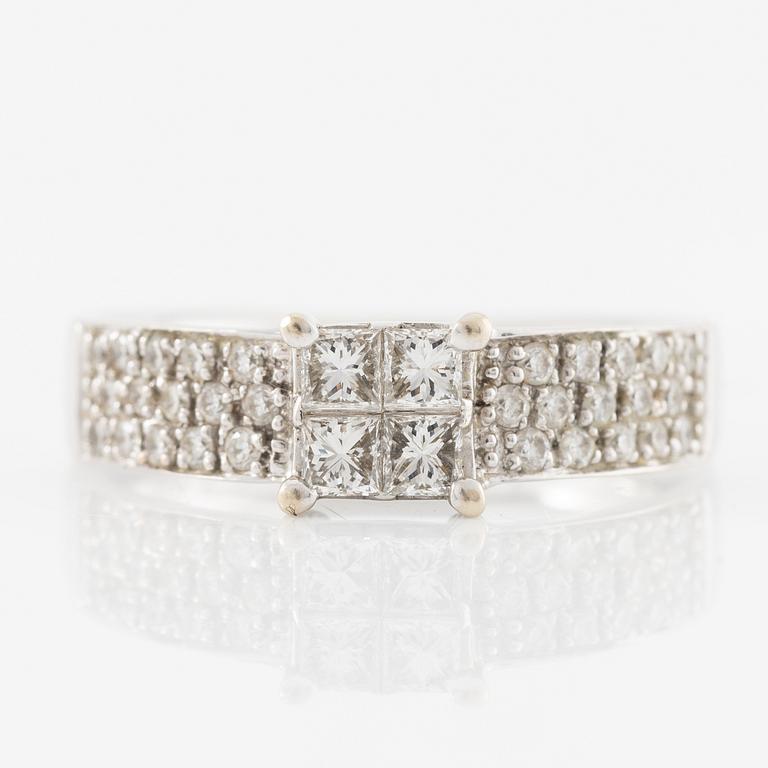 Ring and a pair of earrings, 18K white gold with princess-cut and brilliant-cut diamonds.