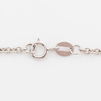 Collier 18K vitguld med markisformade briljantslipade diamanter.
