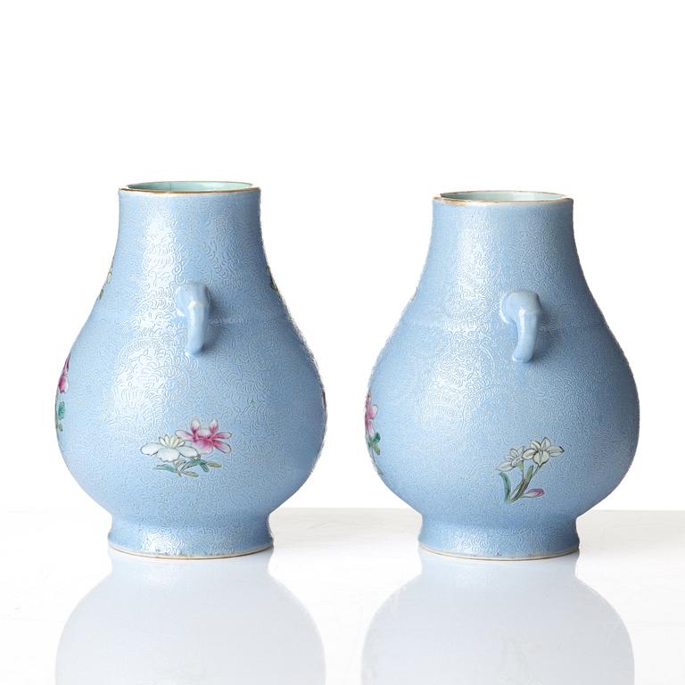 A pair of sgrafitto vases, Qing dynasty with Qianlong mark.