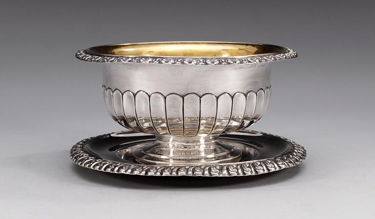 SÅSSKÅL på FAT, silver. Anders Lundquist, Stockholm 1837-44.