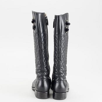 A PAIR OF Sz 36,5 BURBERRY BOOTS.