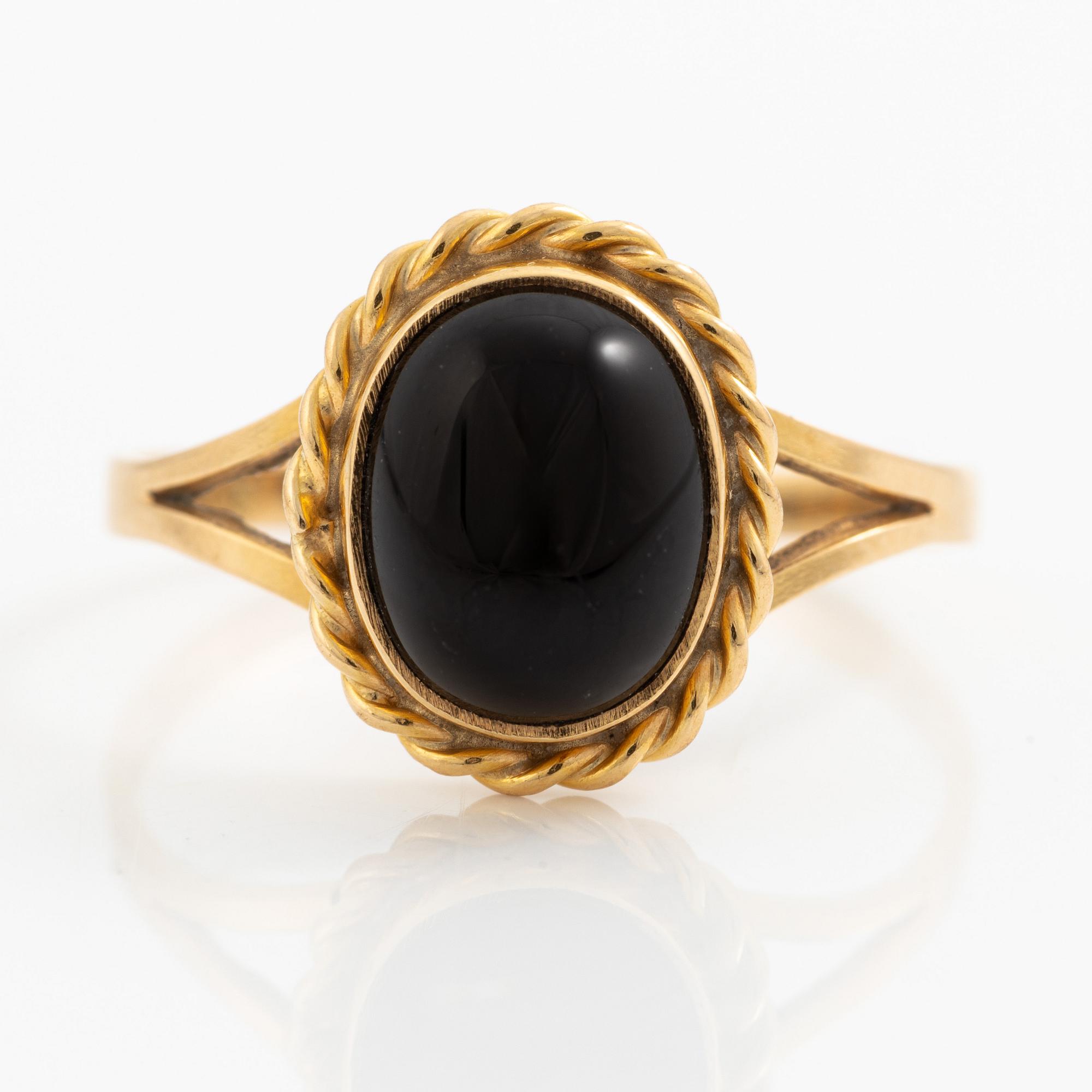 Ring 18K guld med svart sten.