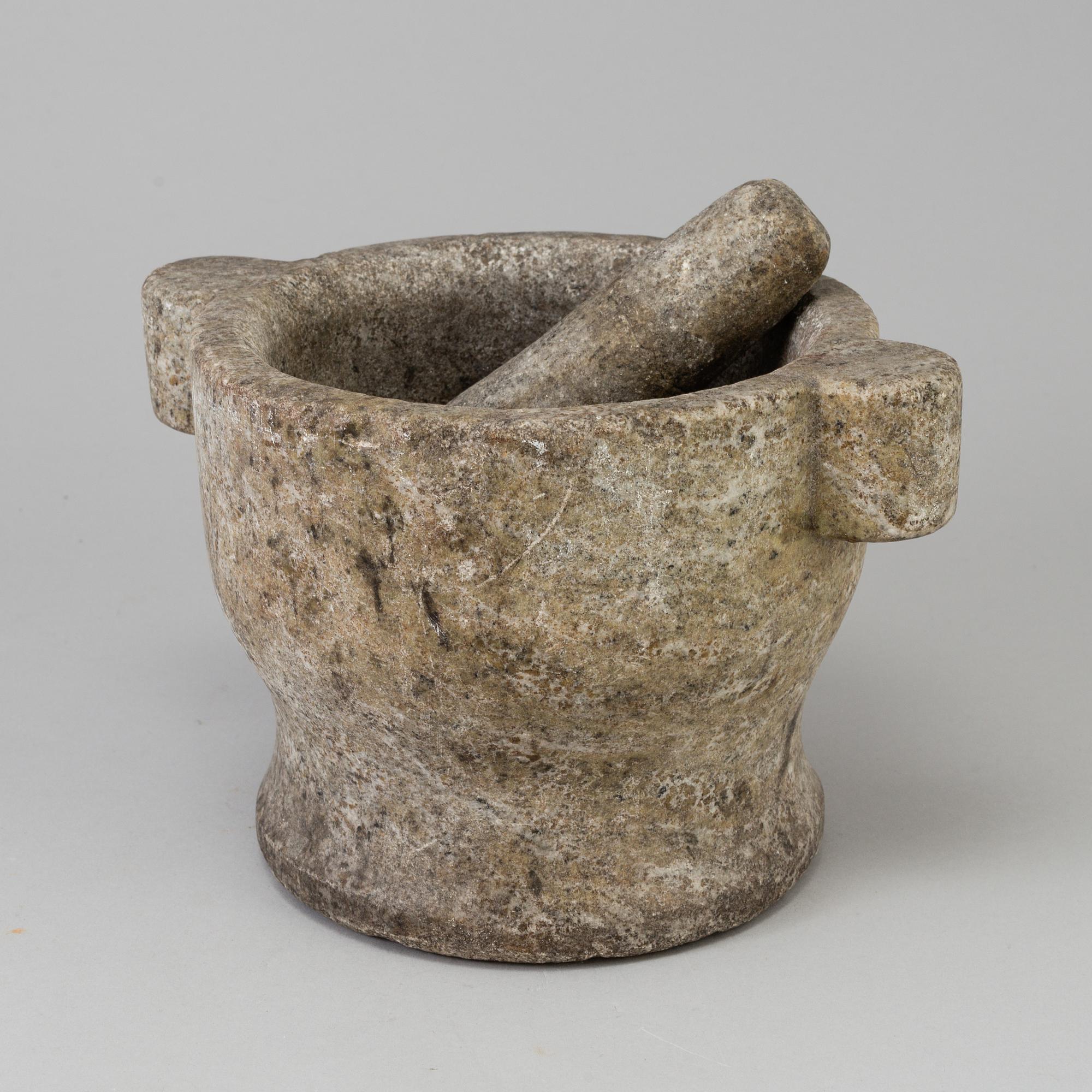 A 19th/20th century marble mortar.